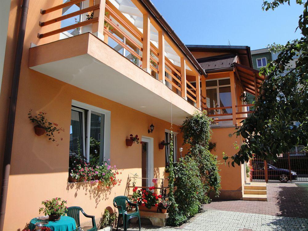 Suri Guesthouse Брашов Екстериор снимка